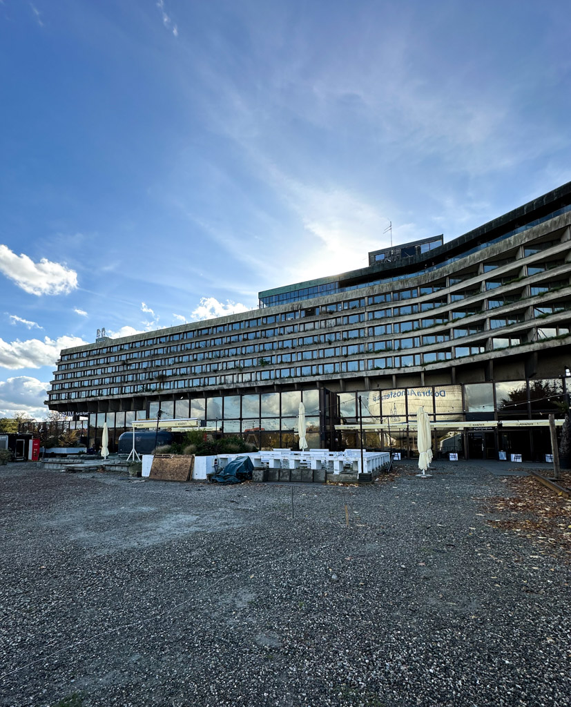 Schátralý hotel Forum Krakov